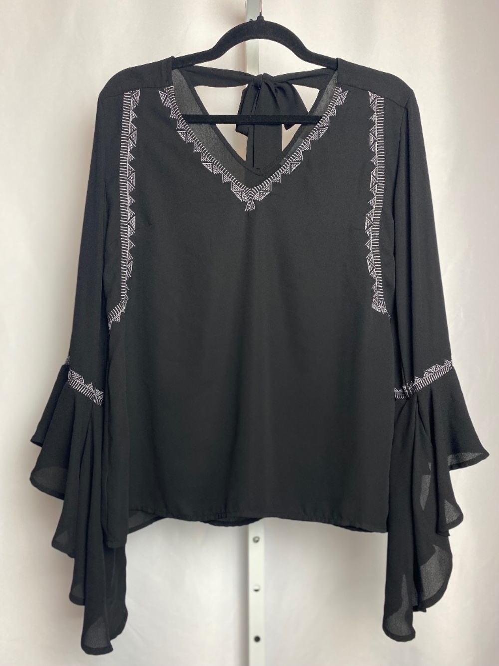 Cruel Denim Womenʻs Black White Embroidered Dramatic Bell Sleeve Blouse Small